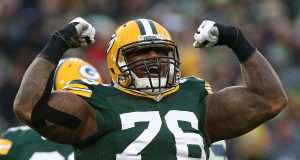 DT Mike Daniels agree to one year deal worth up to $2.7M
