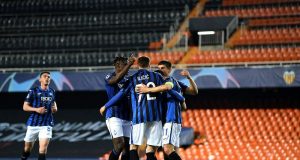 Late double from PSG beats Atalanta to reach semis