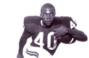 Bears legend and Hall of Fame RB, Gale Sayers dies at 77