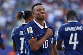 Mbappé Closes In on Messi: Just One Goal Separates World Cup Golden Boot Rivals