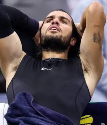1. “Carlos Alcaraz Just Got Shocked in Shanghai, Is His Wrist Still a Problem?”